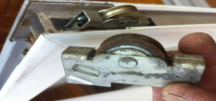 screen door roller repair in La Crescenta-Montrose